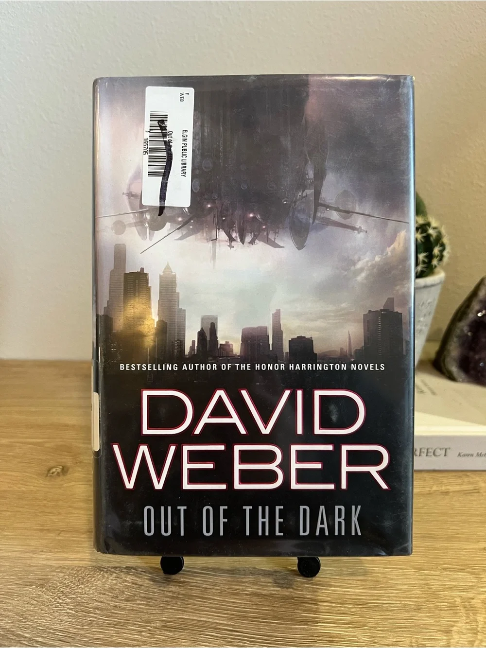 Out of the Dark David Weber Hardcover 2010 First Edition Sci-Fi Ex-Library